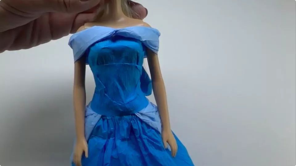 【衣服】用纸给芭比娃娃做一件灰姑娘礼服裙