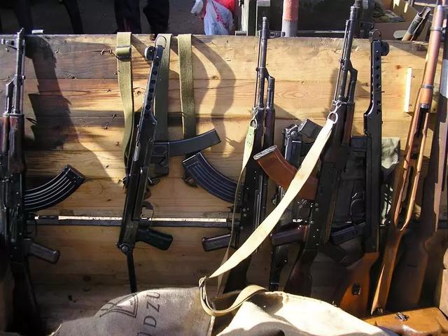 缅甸边境地区武器泛滥,民兵团成员称:购买枪支可网上下单