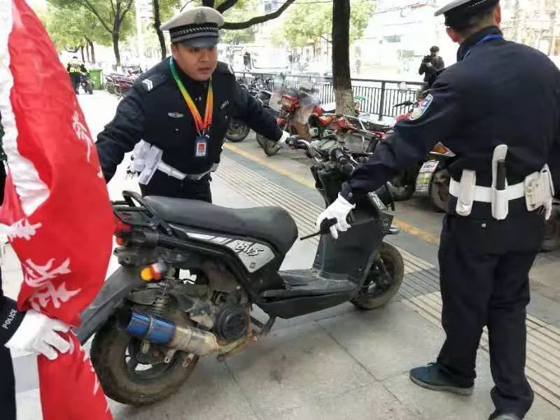 整治對象未按規定停放的非機動車,摩托車(含超標電動車)停放中存在