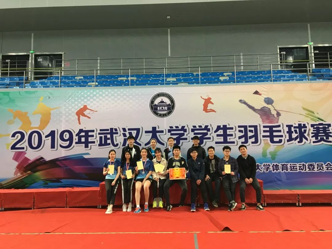 武汉体育学院羽毛球图片