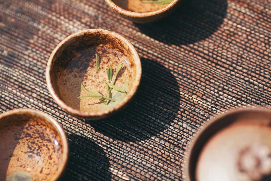 今生仁者愛山 智者愛水一杯茶意喻著天地之和以茶會友 此情此景 贈你