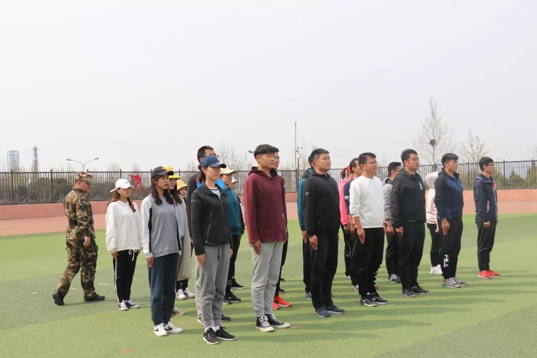 教研历城区小学体育教师专业技能培训队列队形专场在我校成功举行