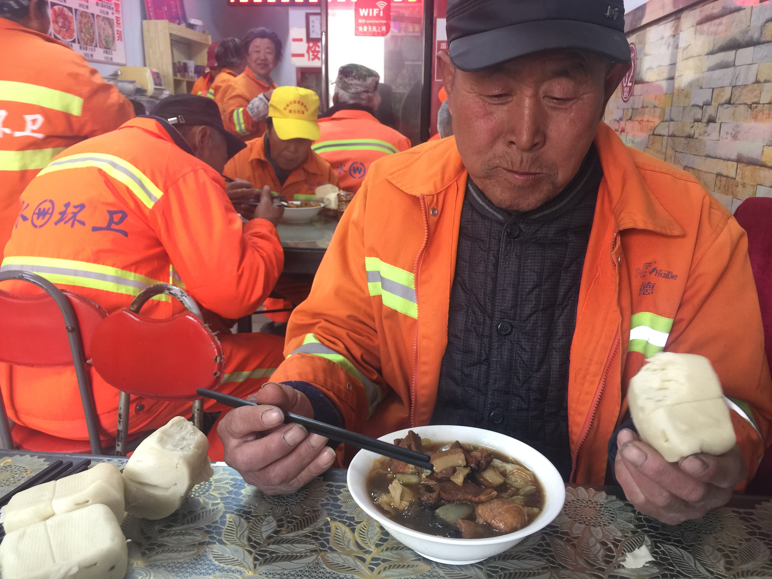 衡水锦面香面馆张彦国:常年为环卫工人提供免费午餐彰显城市温度