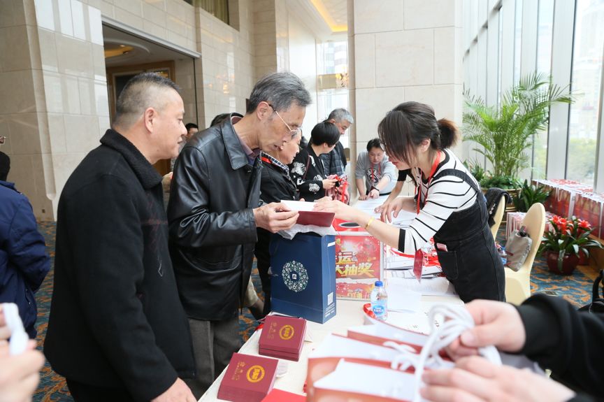 学会副会长兼秘书长石士昌主持