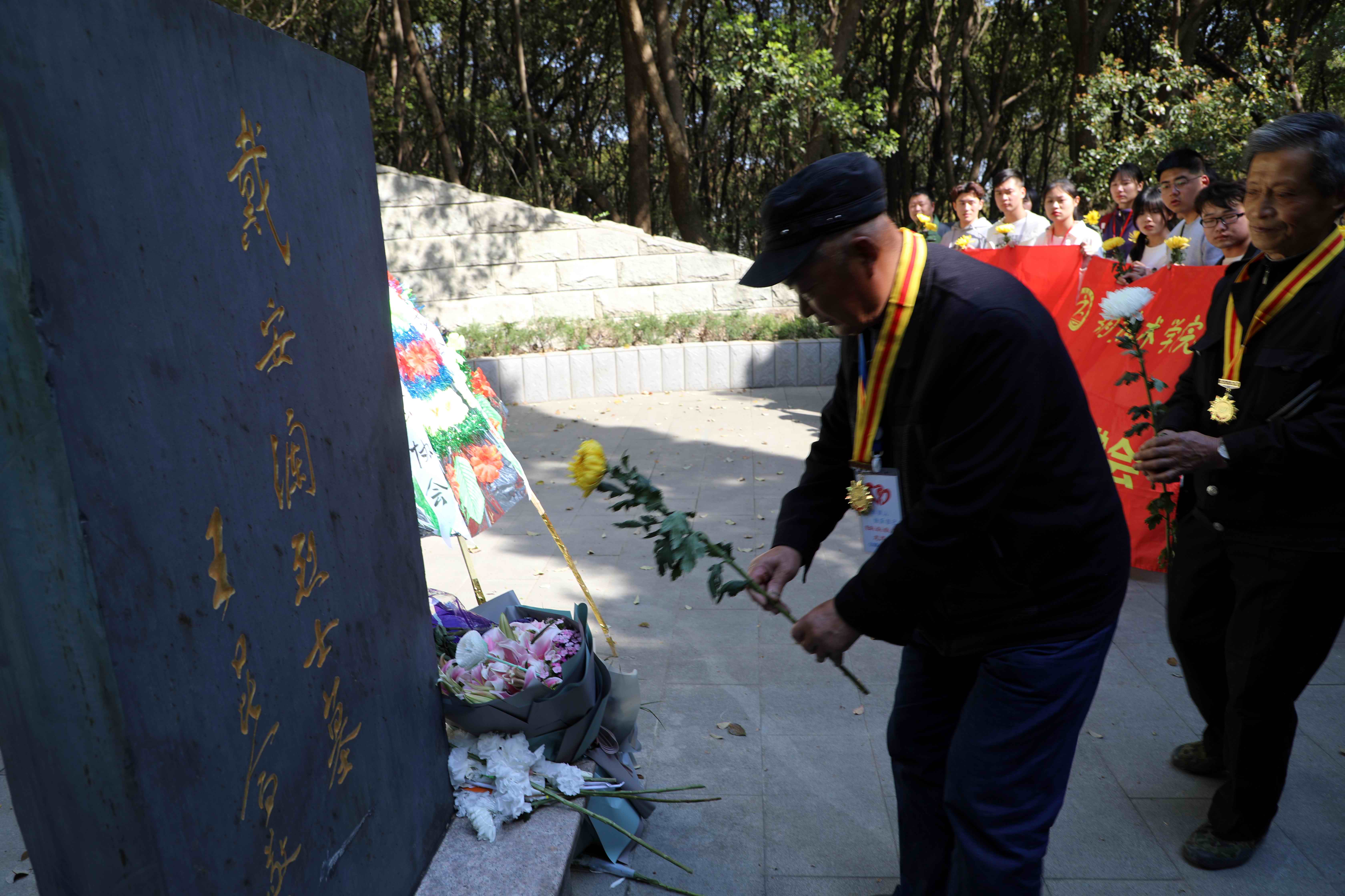 戴安瀾,國民革命軍第五軍第200師師長,著名抗日將領,1904年出生在安徽