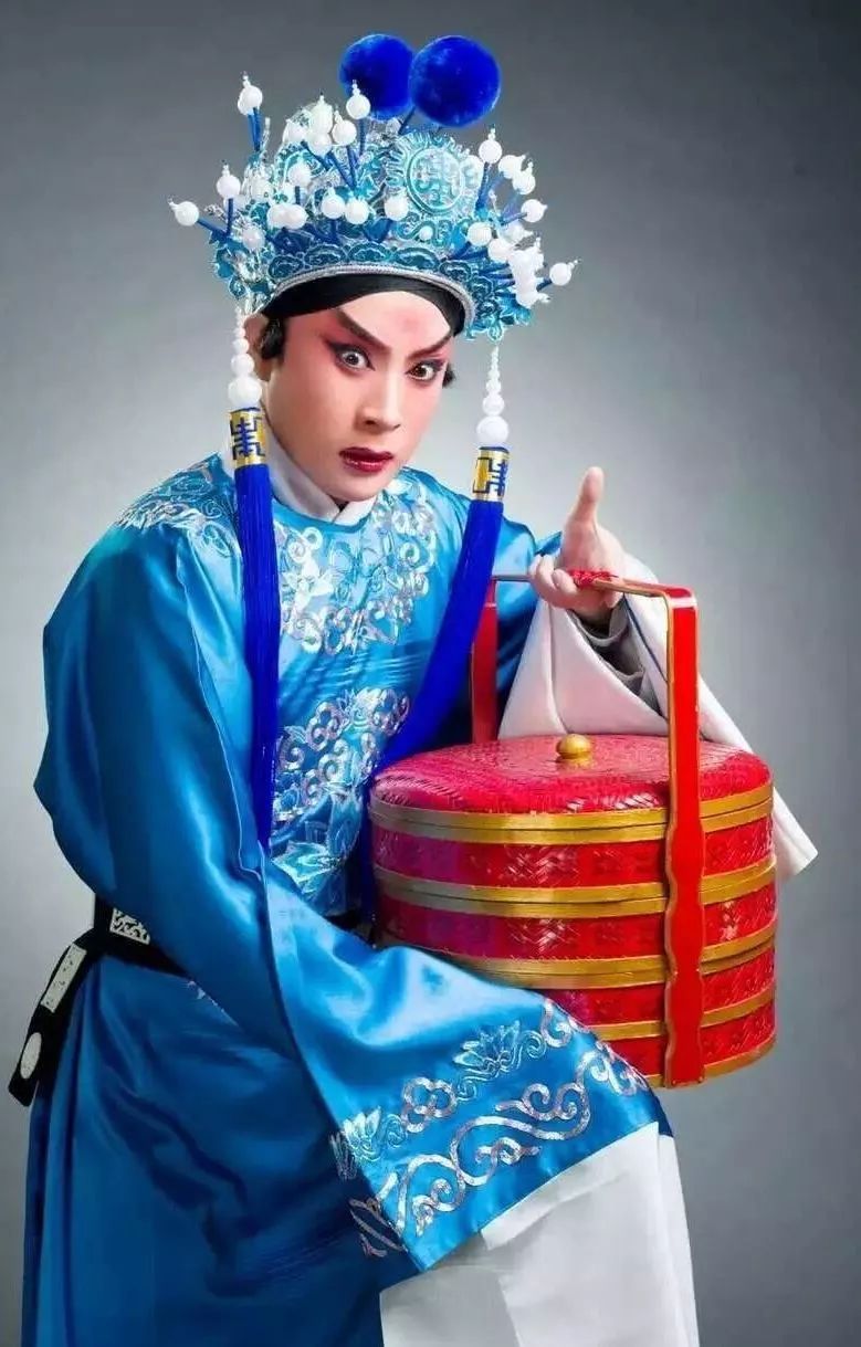 王航,毕业于陕西省艺术学校,后分配至兰州市秦腔剧团,2010年调入陕西