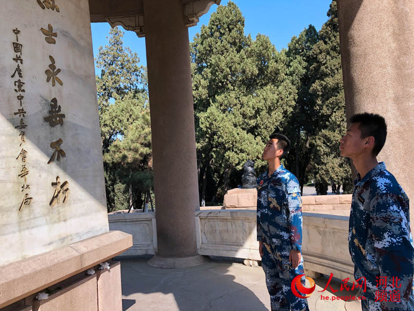石家庄二中青少年航空学校2018,2019级全体学员来到华北军区烈士陵园