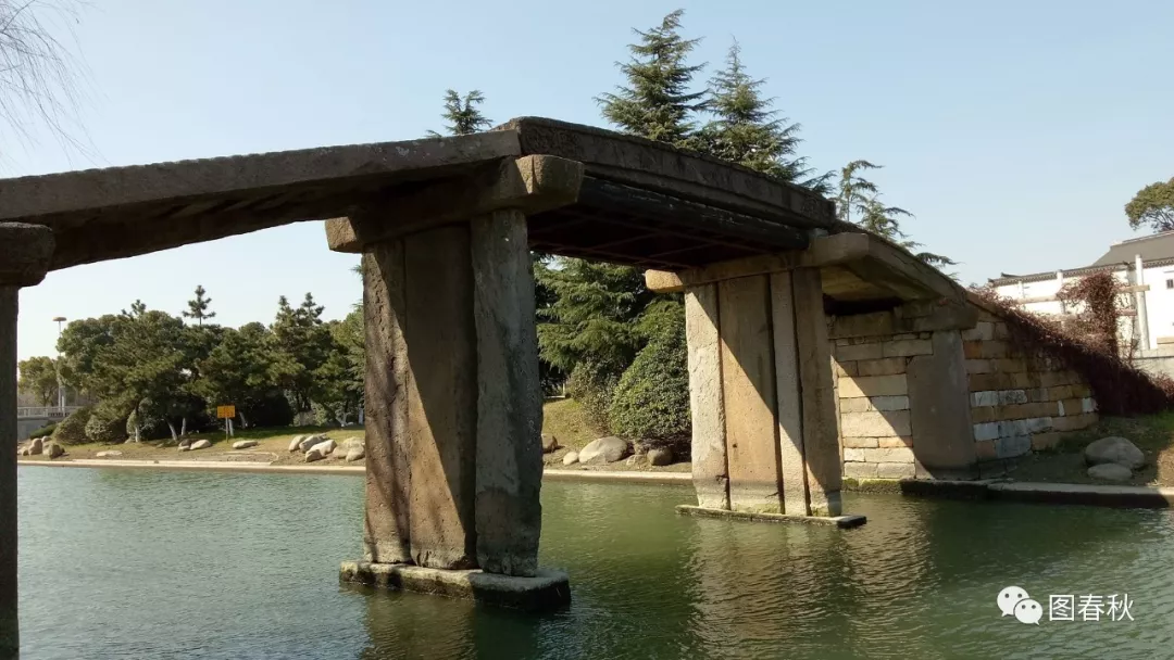 永安桥,坐落于独墅湖大道以南,仁爱路以北,星湖街以东,与斜塘土地庙