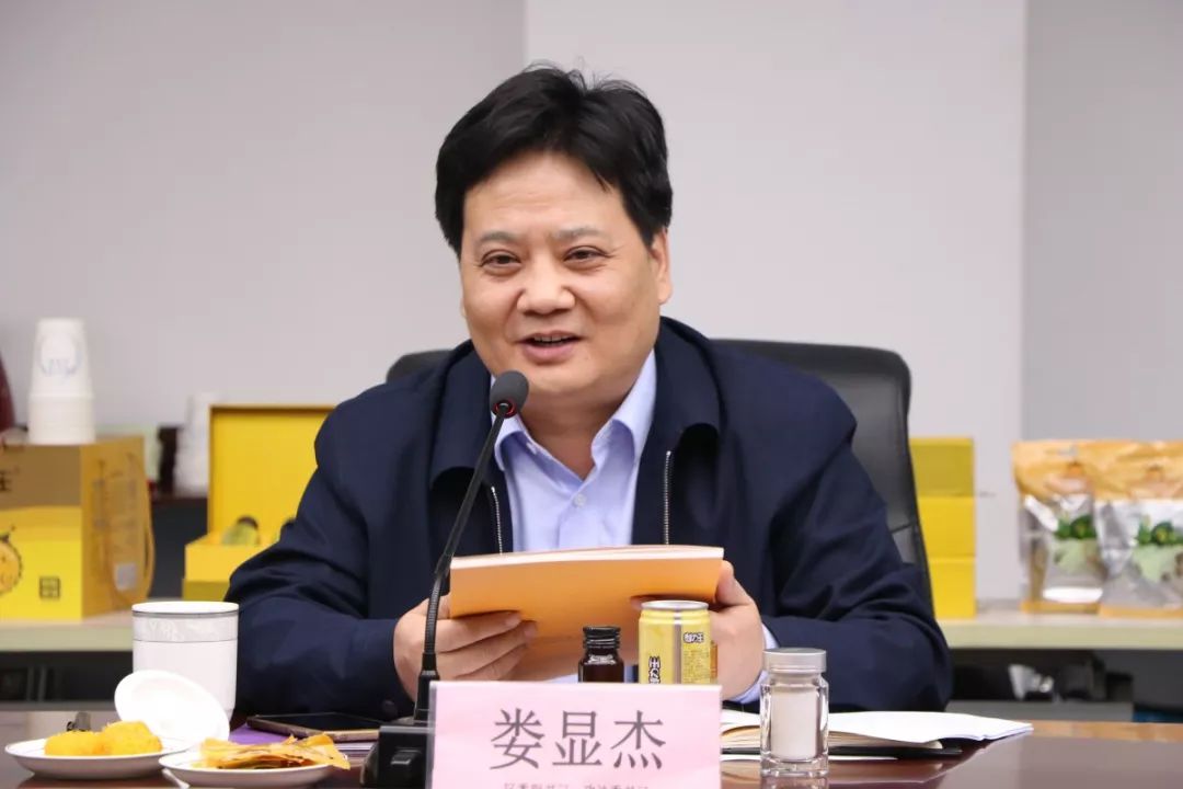 六盘水市委副书记,市长李刚一行赴埭溪镇调研美妆小镇并开展座谈交流