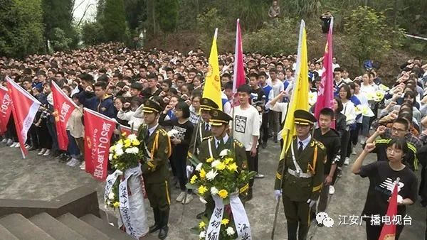 江安中学1500名师生走进青峰寺烈士纪念馆,缅怀先烈