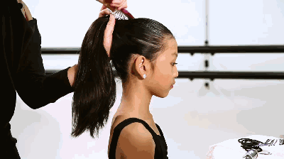儿童芭蕾舞发型扎法图片