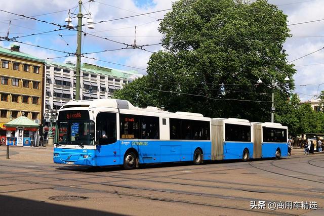 24米長的大公共瑞典哥德堡市的沃爾沃7500雙鉸接公交車