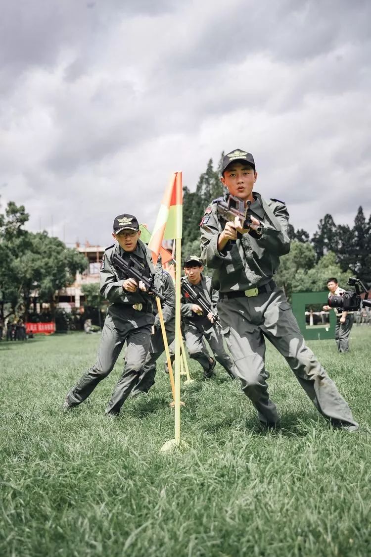 烏海市東方英語學校牽手中國少年軍文武雙學情智雙修