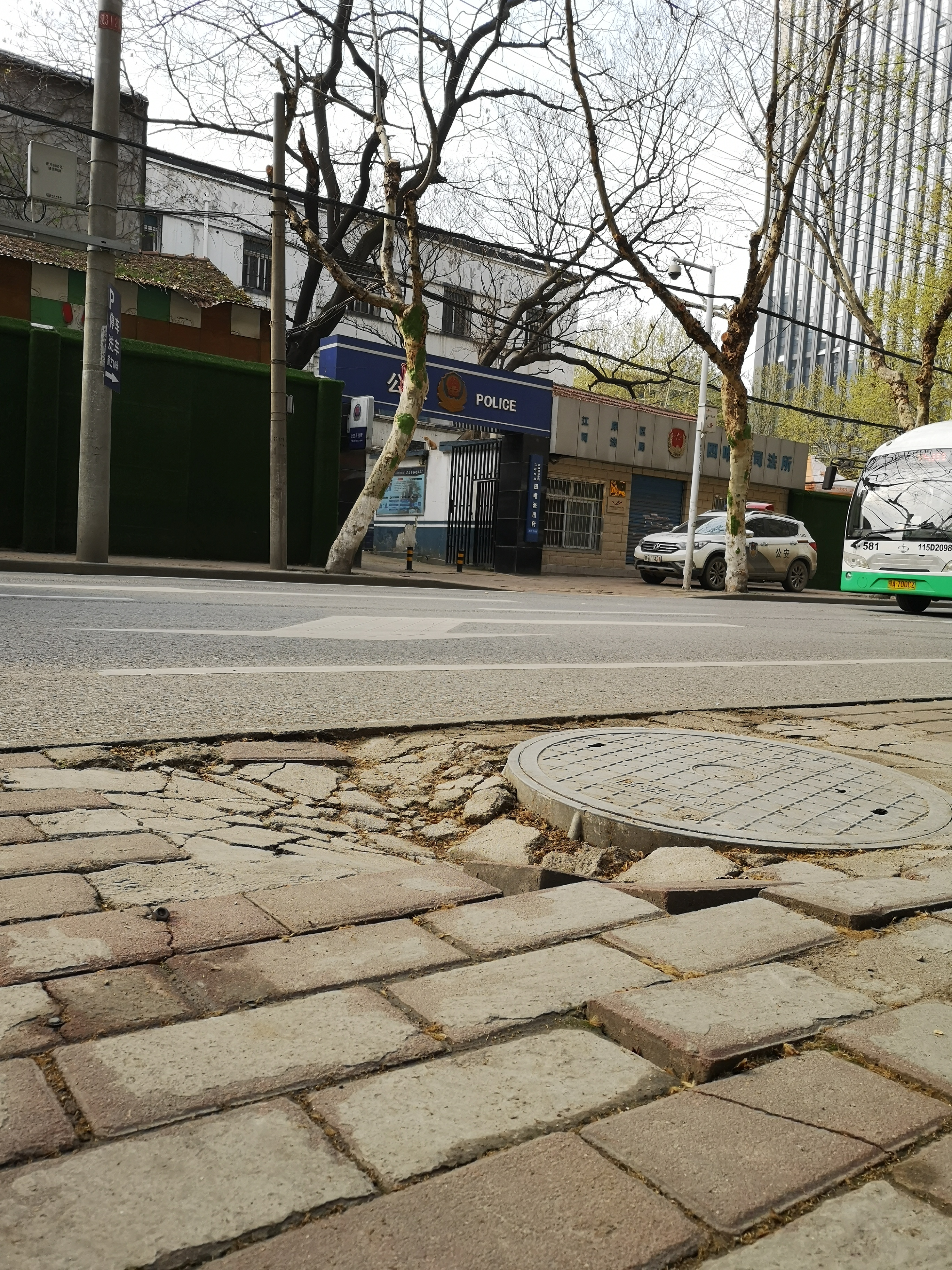 武汉江岸区胜利街六十八处破烂脏(图)
