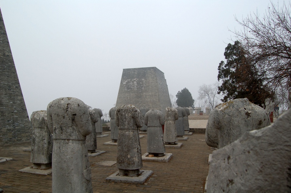 西安向北唐朝唯一挖掘的帝王级陵墓,墓主被武则天杖杀,一个人参观时吓