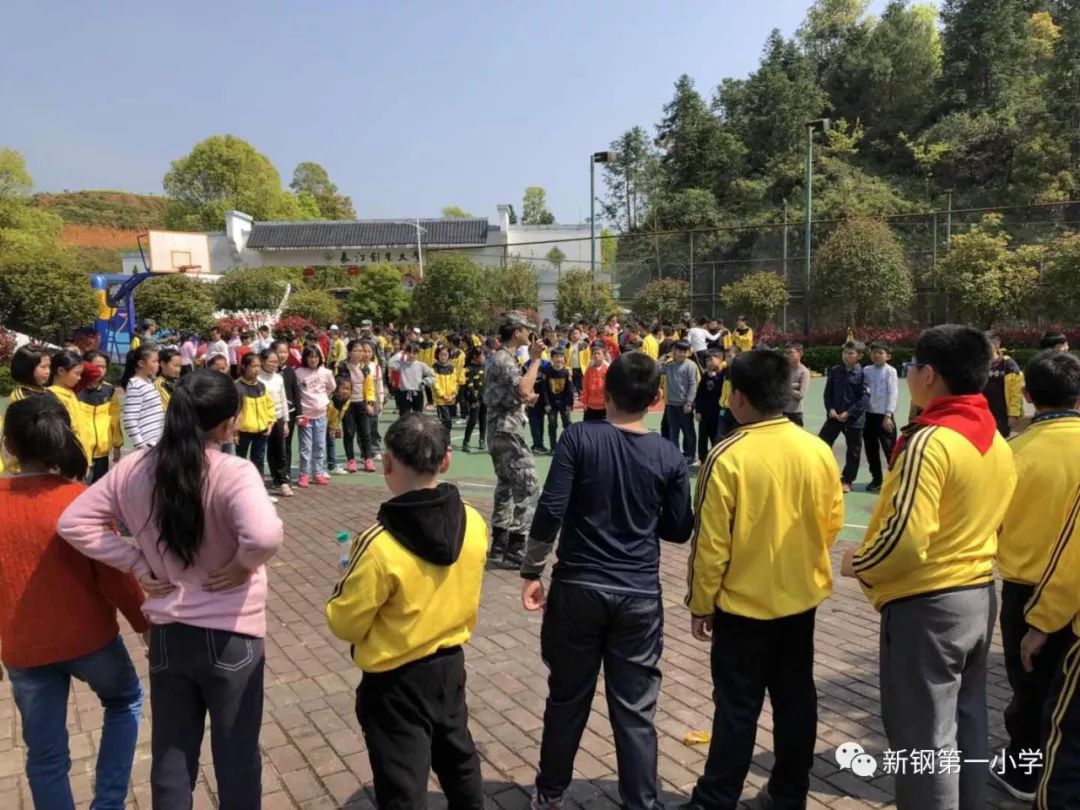 新鋼一小五年級教學部開展清明祭掃暨春遊實踐活動