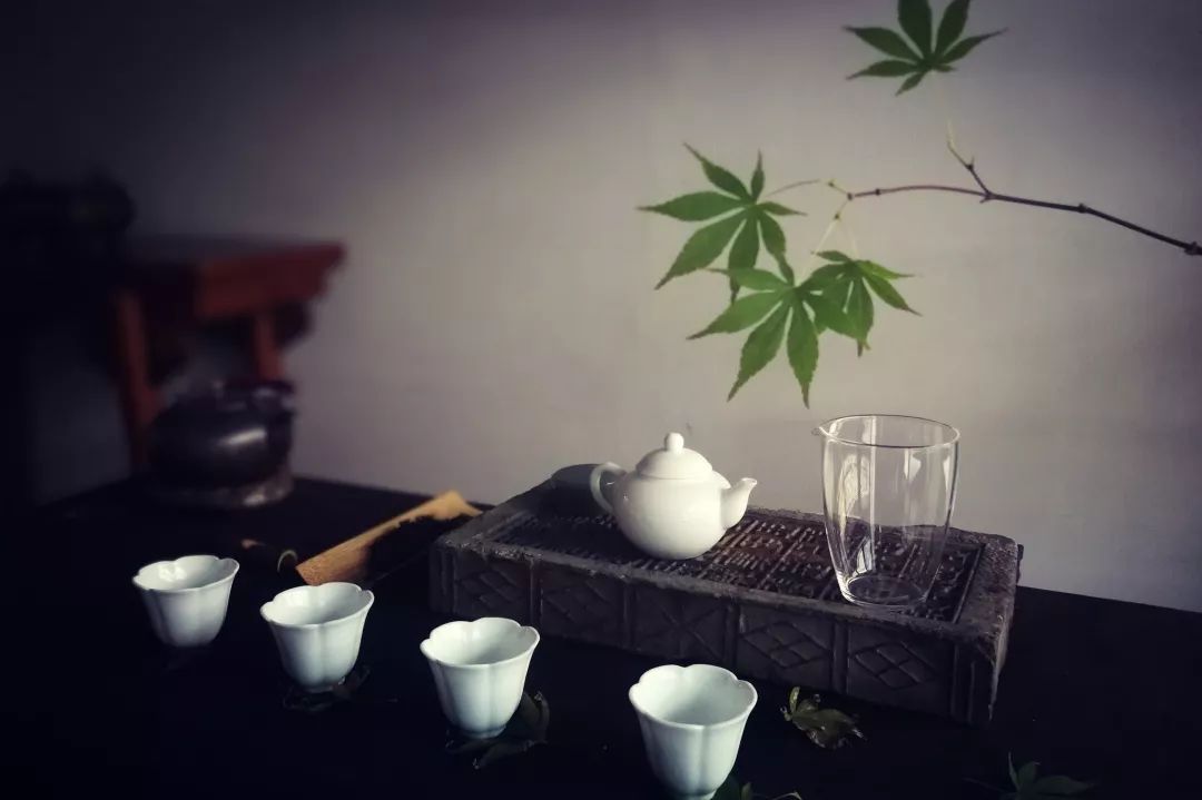 我们用"君子九容"来规范茶人的行为,于举手投足之间体会"借茶外修为"