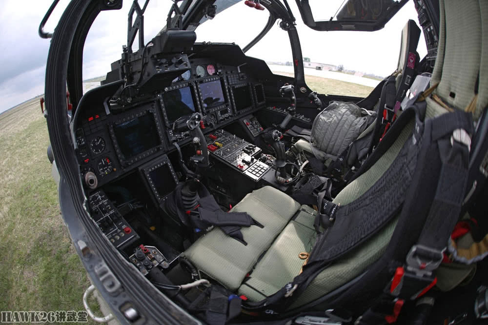 军用直升飞机内部图片