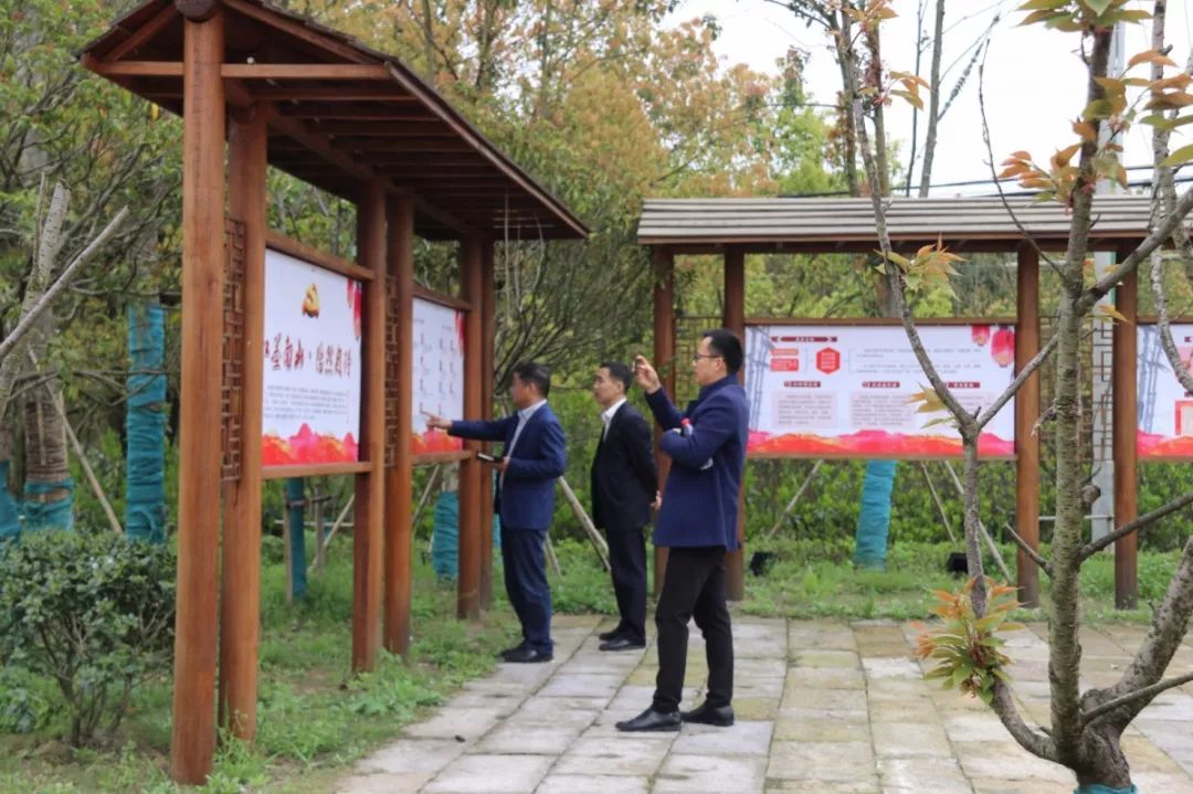 考察南山村文化禮堂在餘杭區瓶窯鎮黨群服務中心,考察組一行深入