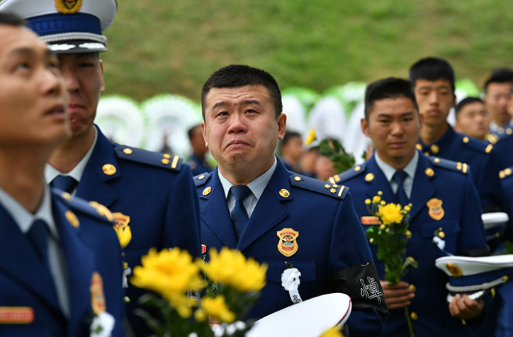 消防员烈士图片