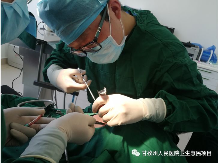 甘醫專科四川大學華西口腔醫院甘孜分院成功開展首例骨皮質切開術植骨