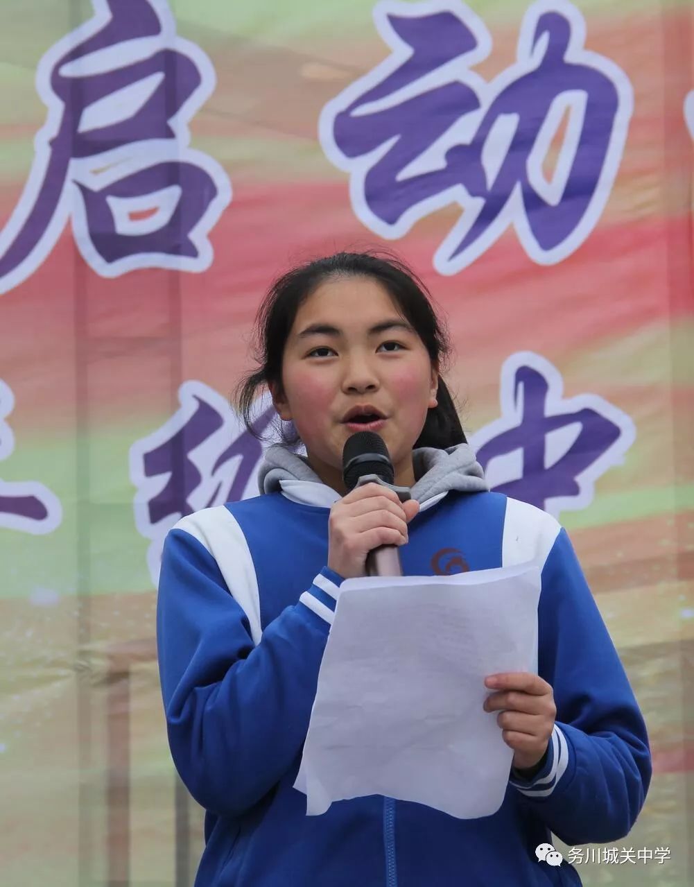 邹佳林(九年级学生代表)田雨禾(八年级学生代表)谢红娟老师发言家长