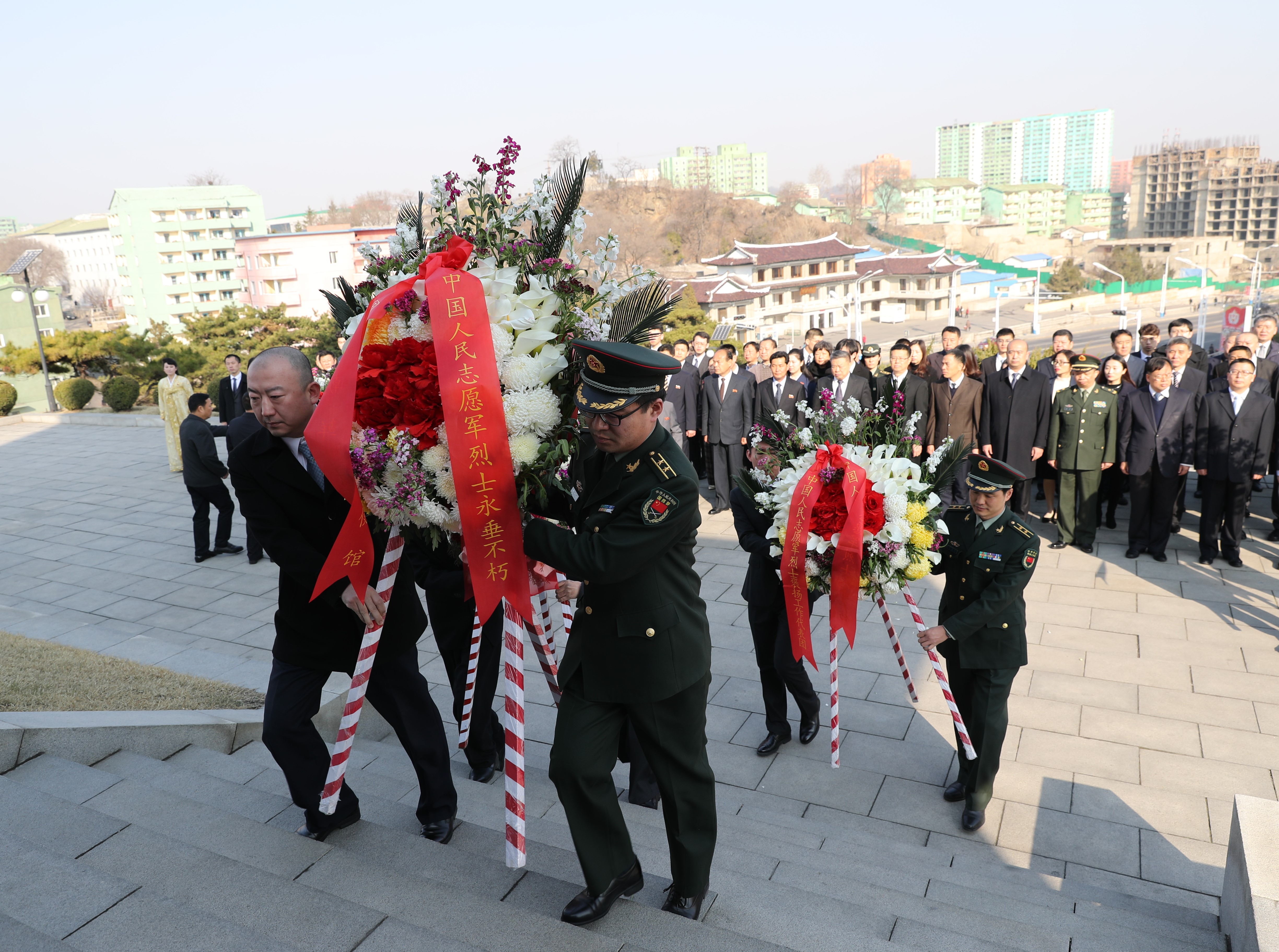 中国驻朝鲜大使馆祭奠中国人民志愿军先烈