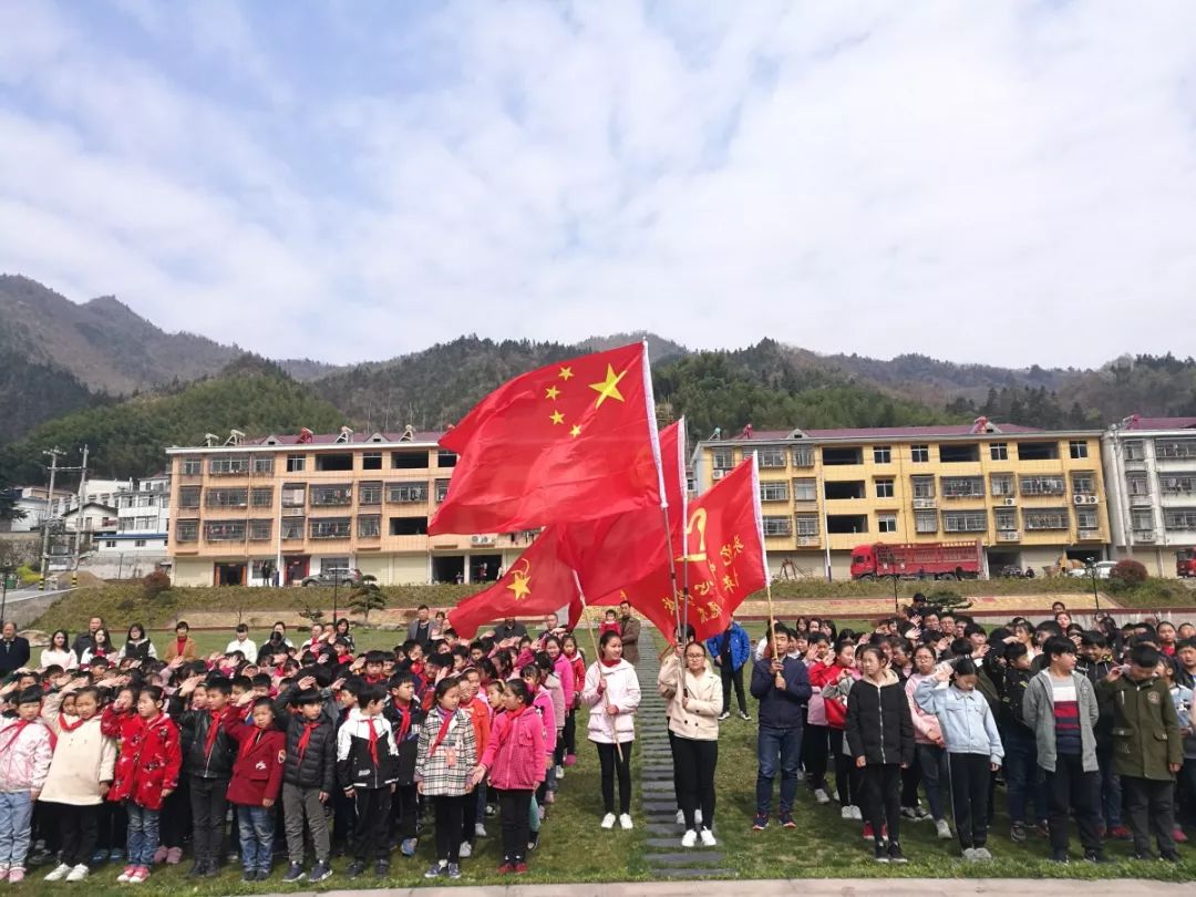 头陀镇清明时节雨纷纷,中华儿女祭战魂.