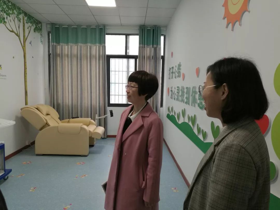 区委常委,宣传部长朱晓芬调研未成年人思想道德建设工作_活动