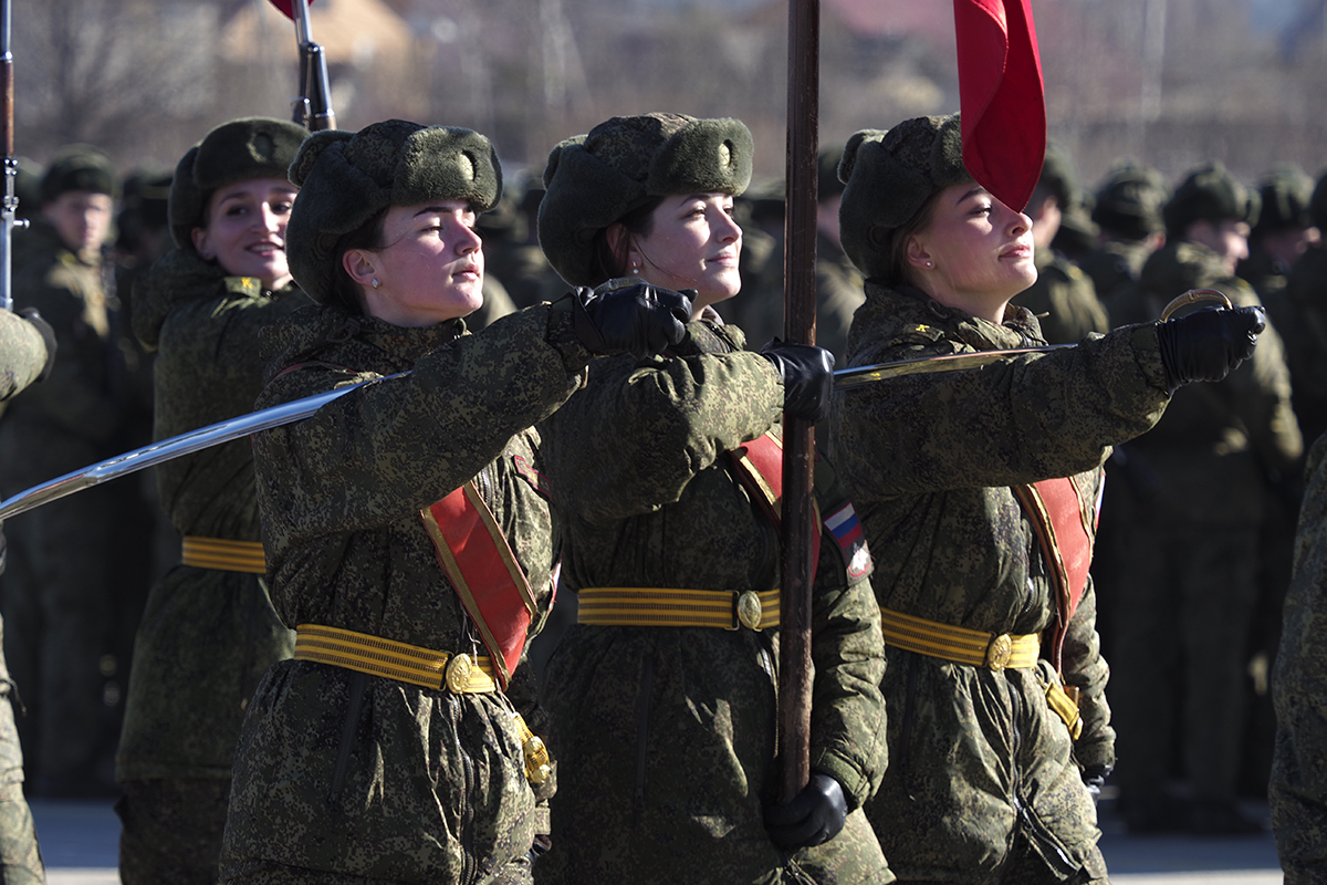 俄羅斯勝利大閱兵排練,女兵顏值高,先進武器亮相