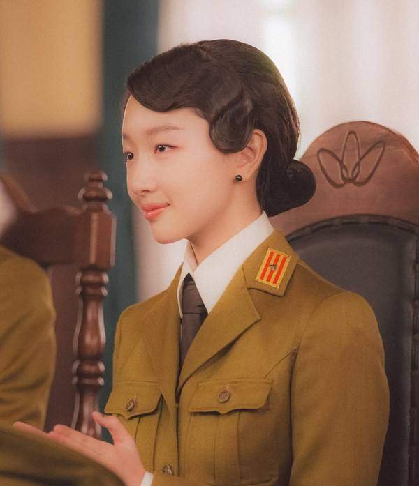 女明星穿上軍裝與眾不同,楊冪,王鷗,劉濤都不及她!