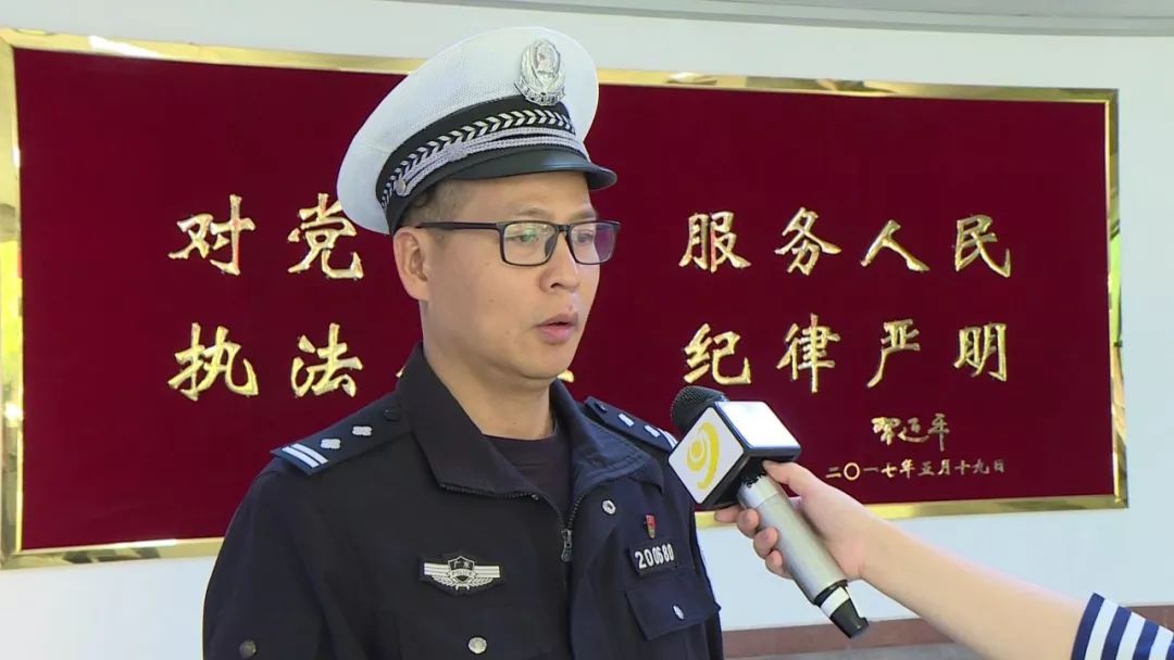 阳江市交警冯修羽图片