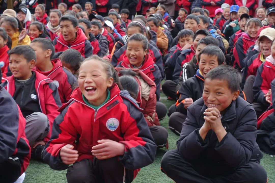 他高度评价了波密县中学首届数学文化节的成功举办,并希望通过这样的