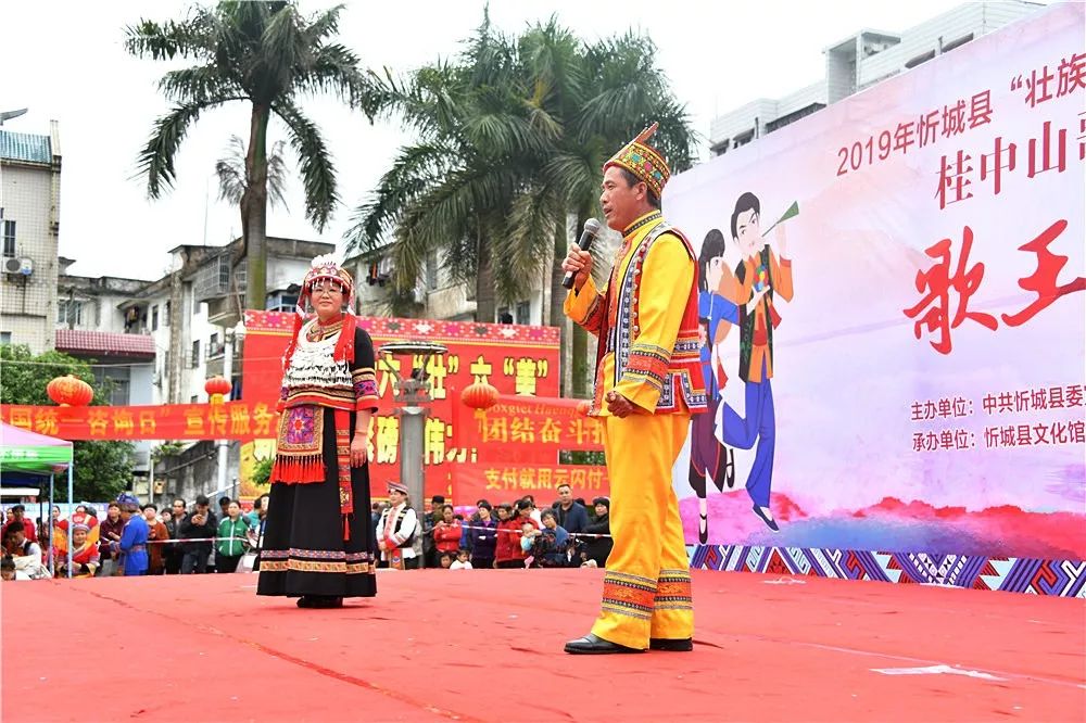 "游玩庄园游土司,壮乡故宫最神奇,街边美食香喷喷,哥我请妹吃烤鱼"