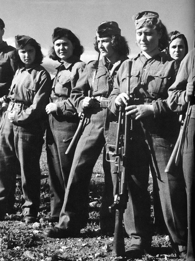 阿尔巴尼亚女兵图片