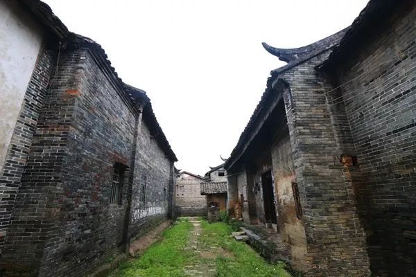 其中,玉林共有4處,分別為玉林市高山村古建築群,陸川縣菁莪館,博白縣