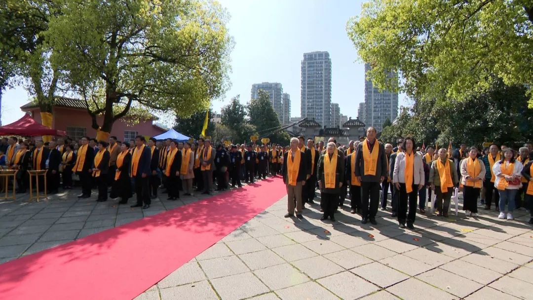 千人齊聚錢王陵園我區舉行乙亥年臨安清明恭祭錢王活動