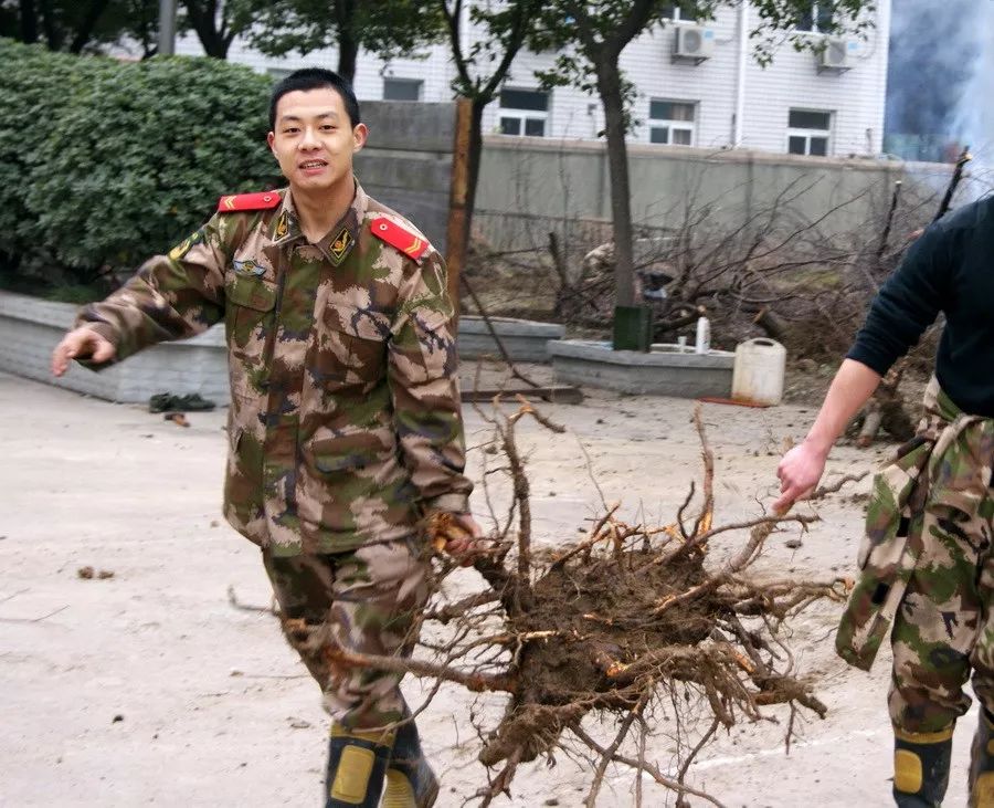 卢亮烈士图片