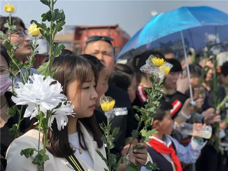 蒋飞飞烈士妻子王茜图片