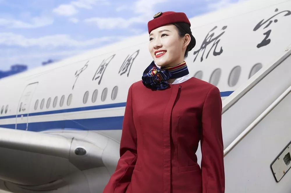 中国国际航空空姐服装图片