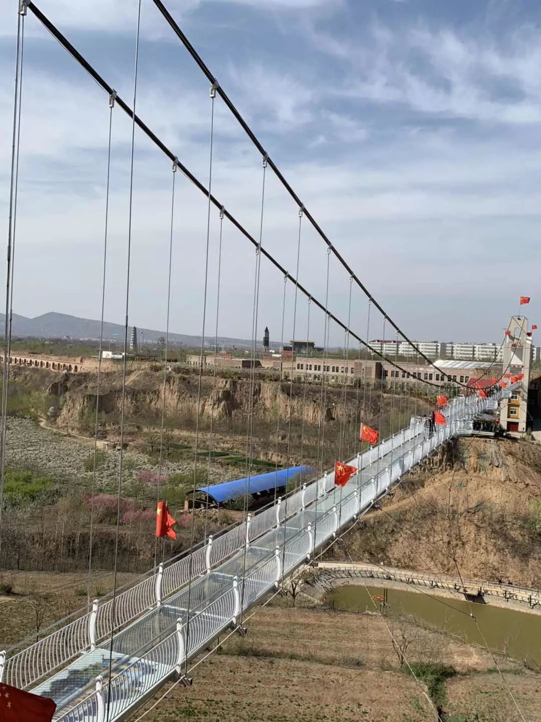 高空玻璃天橋先來一睹為快滎陽塔山休閒旅遊度假區這裡就是滎陽塔山