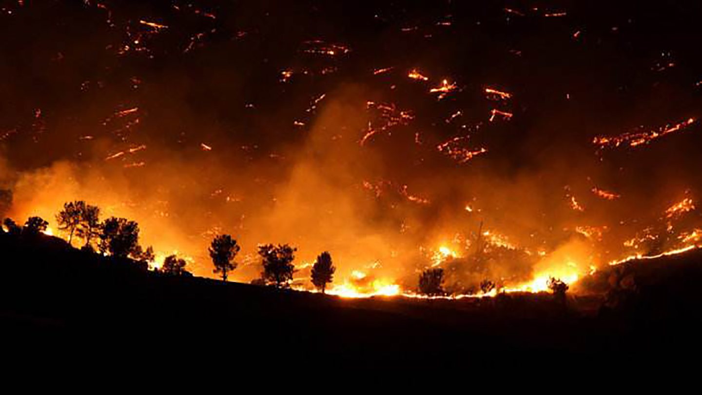 原创没有易爆物怎么发生的爆燃 山林灭火有多危险