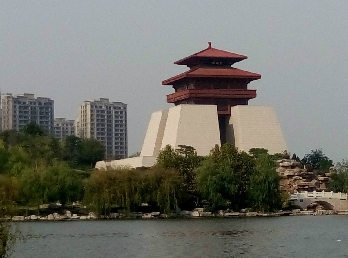 枣庄地处山东省南部,东面与临沂市平邑县,费县,兰陵县接壤,南方与江苏