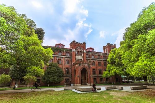 原创都在江南风景胜地,苏州大学和扬州大学,哪一所更受人追捧?