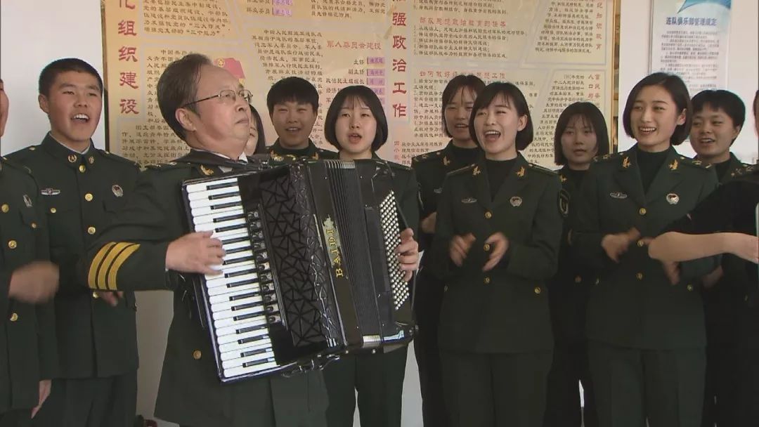 48最美文化人本期人物軍旅手風琴演奏家楊屹