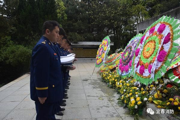 丰城大队4月3日,丰城救援大队组织指战员前往丰城邓子龙墓并向烈士敬