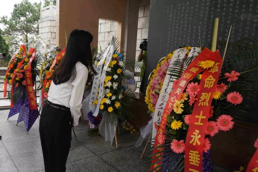 不忘初心篤定前行東城團委舉辦清明祭英烈活動