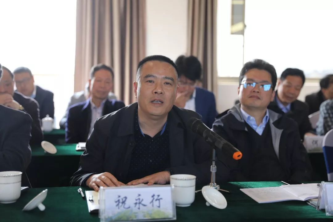 在此,我代表银湖人民向一直以来关心和支持家乡建设的各位乡贤表示