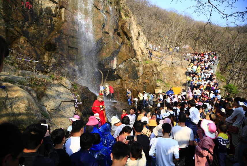 花果山清明小長假喜迎旅遊高峰,唐僧師徒四人成