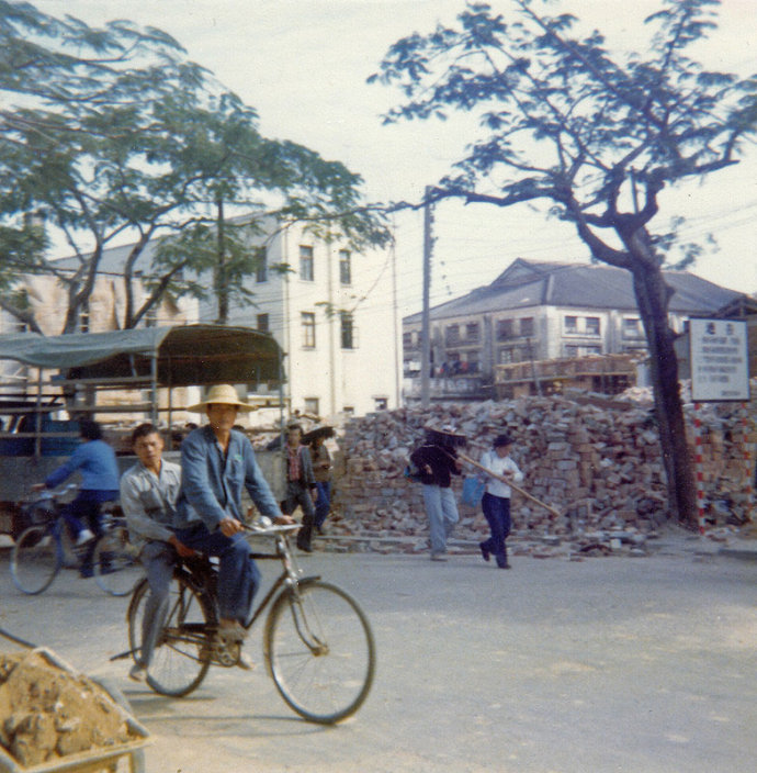 1979年美國遊客在中國南方拍攝的邊陲小漁村,它就是第二年的深圳_發展